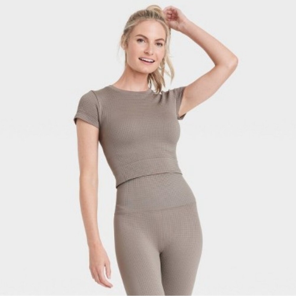 all in motion, women’s Brown Seamless Baby Workout Tee, Size M